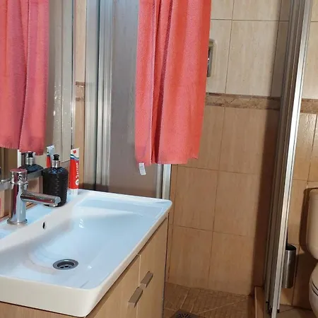 דירה Guenstiges An Der Strasse