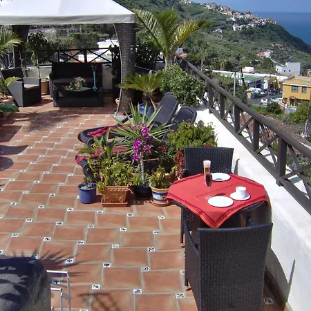 Guenstiges An Der Strasse דירה